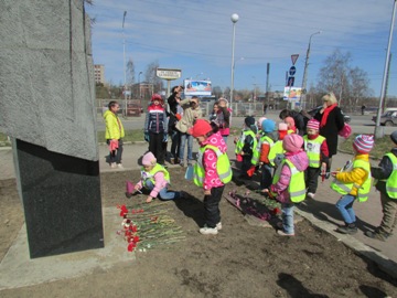 ekskursiya-k-pamyatniku-marshala-meretskova2